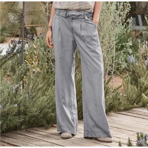 Sundance |"Everyday Elegance" Pleated Wide Leg Trousers - Light Gray, Size P8